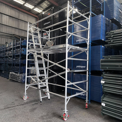 4.6m Reach (2.6m Platform) Aluminium Wide Mobile Scaffolding 2.5m x 1.3m | Yakka Gear - warehouse demonstration - right